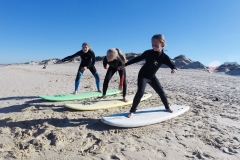 Уроки сёрфинга в детском сёрф-лагере